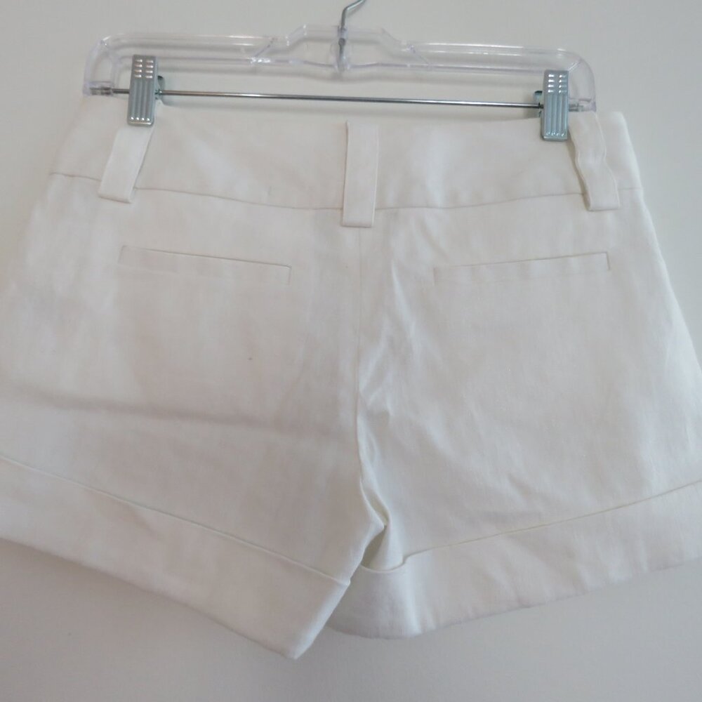 ALICE + OLIVIA Cady Metallic White Linen Blend Cuff Shorts - Size 30 Inch Waist - Picture 9 of 13